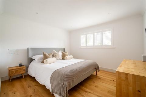 14 Manor Way, Failand, Bristol, BS8 3UY