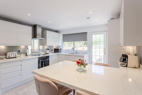 21 Laverock Drive, Penicuik, EH26 0JL