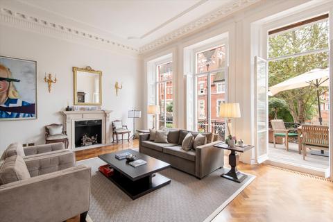 3 bedroom flat to rent, Cadogan Square, London, SW1X