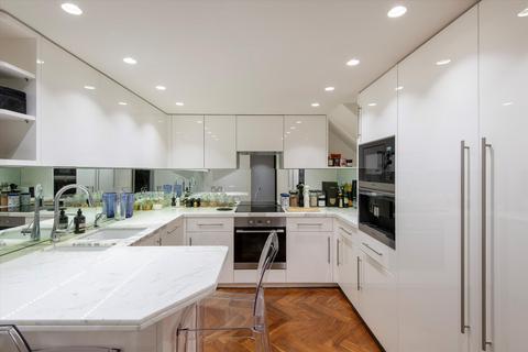 3 bedroom flat to rent, Cadogan Square, London, SW1X