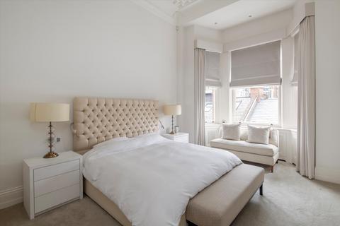 3 bedroom flat to rent, Cadogan Square, London, SW1X