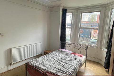 1 bedroom in a house share to rent, Westbury Avenue, Wood Green, N22