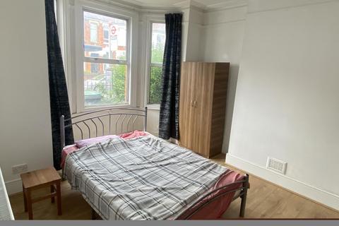 undefined, Westbury Avenue, Wood Green, N22