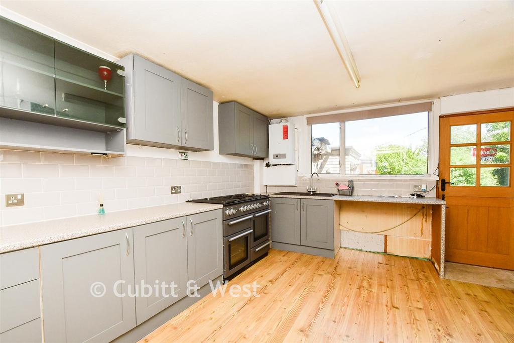 Kitchen/ Breakfast Room