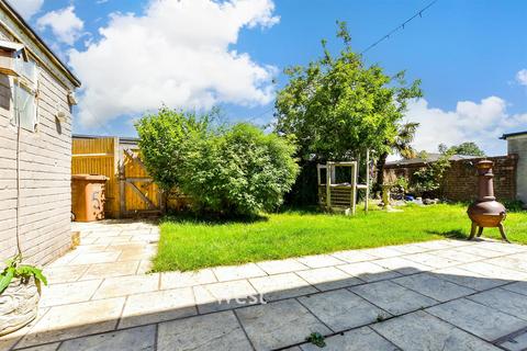 4 bedroom semi-detached house for sale, Thornton Place, Horley, Surrey