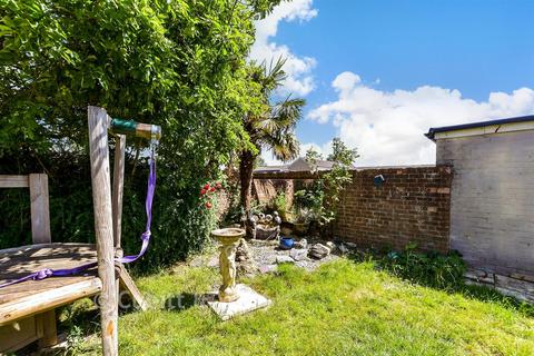 4 bedroom semi-detached house for sale, Thornton Place, Horley, Surrey