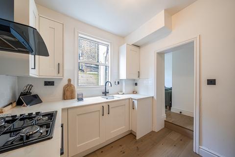 2 bedroom flat for sale, Pelham Road, Wimbledon, London, SW19