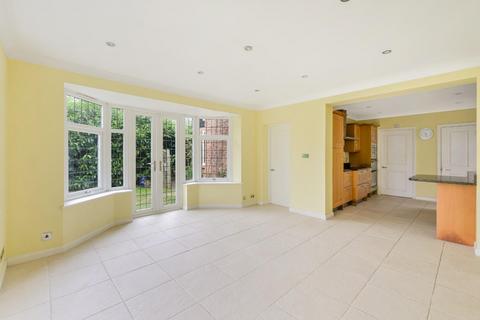 undefined, Woodcote Hurst, Epsom