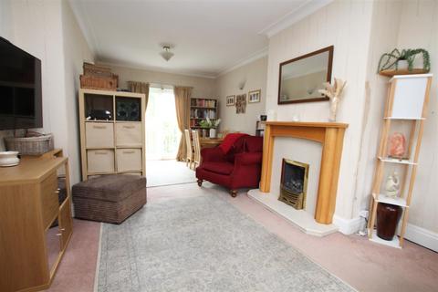 16 Leafield Crescent, Bradford, BD2 3SQ