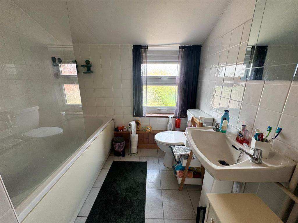 BATHROOM - Copy.jpg