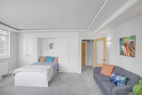 Studio for sale, Sloane Avenue, SW3
