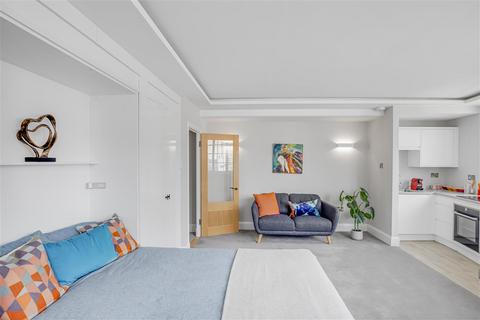 Studio for sale, Sloane Avenue, SW3