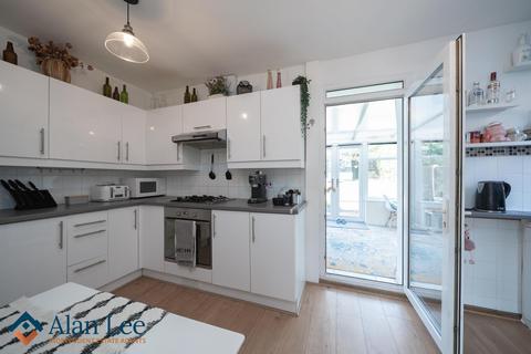 3 bedroom end of terrace house for sale, Fir Grove, Macclesfield, SK11 7SF