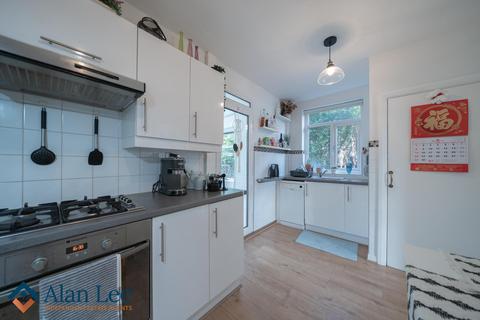 3 bedroom end of terrace house for sale, Fir Grove, Macclesfield, SK11 7SF
