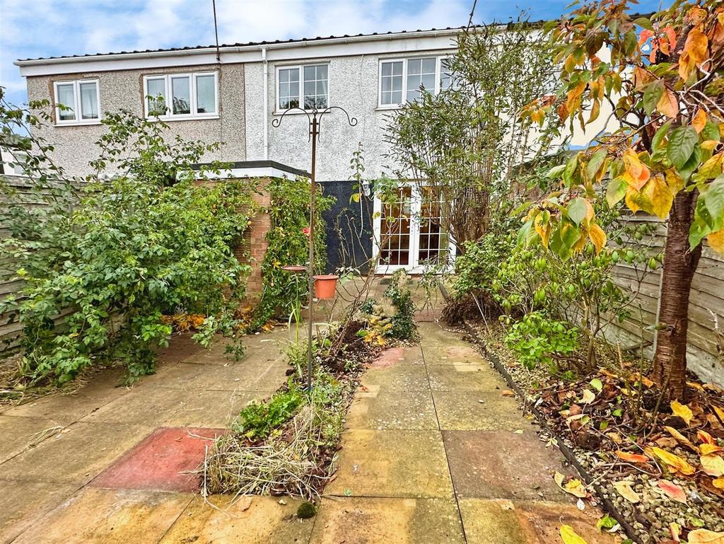 Garden to house