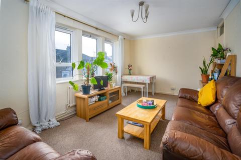 2 bedroom apartment for sale, Queen Margarets Grove, Dalston