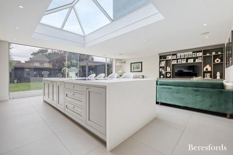 4 bedroom detached house for sale, Westmoreland Avenue, Hornchurch, RM11