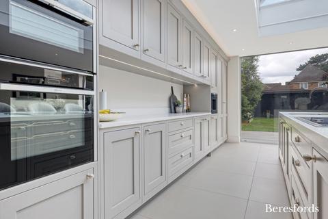 4 bedroom detached house for sale, Westmoreland Avenue, Hornchurch, RM11