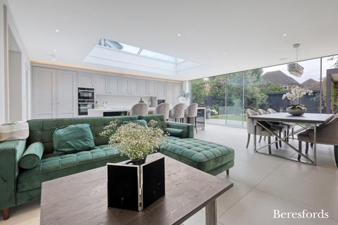 4 bedroom detached house for sale, Westmoreland Avenue, Hornchurch, RM11