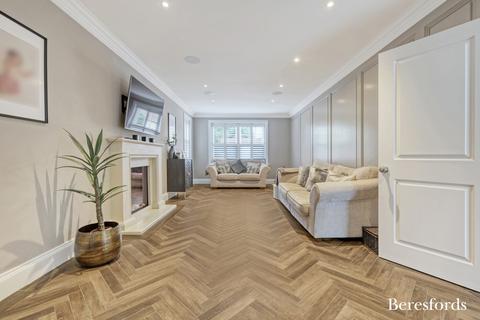 4 bedroom detached house for sale, Westmoreland Avenue, Hornchurch, RM11