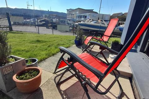 1 bedroom flat for sale, West Quay, Newhaven