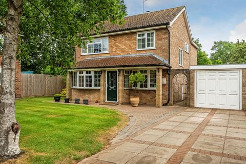 4 bedroom detached house for sale, Orchard Close, Edenbridge, Kent