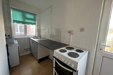2 bedroom flat to rent, Millbrook Road West, Hampshire SO15