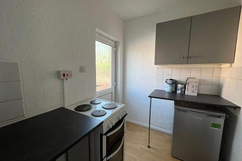 2 bedroom flat to rent, Millbrook Road West, Hampshire SO15