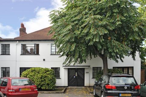 21 Conifers Close, Teddington, TW11 9JG