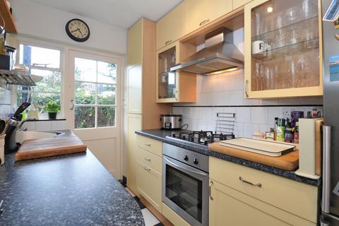 21 Conifers Close, Teddington, TW11 9JG
