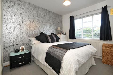 21 Conifers Close, Teddington, TW11 9JG