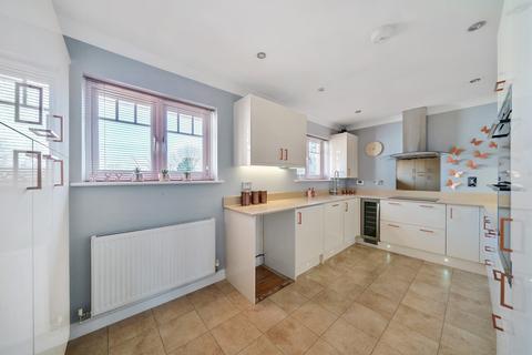 2 bedroom apartment for sale, Broadlands Avenue, Shepperton, TW17