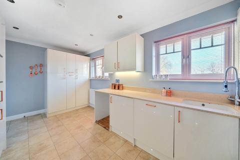 2 bedroom apartment for sale, Broadlands Avenue, Shepperton, TW17