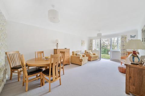 2 bedroom apartment for sale, Broadlands Avenue, Shepperton, TW17