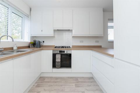 17 Bellevue Close, Bristol, BS15 9UY