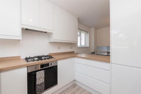 17 Bellevue Close, Bristol, BS15 9UY