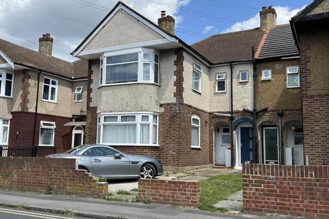 Esher Avenue, Romford RM7