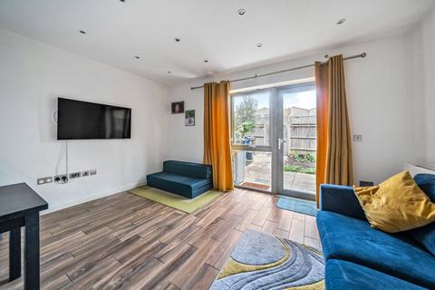 2 bedroom terraced house to rent, Caulfield Gardens, Pinner, HA5