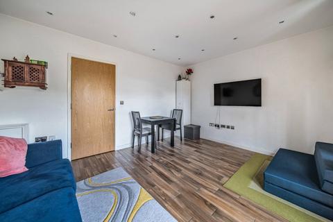 2 bedroom terraced house to rent, Caulfield Gardens, Pinner, HA5
