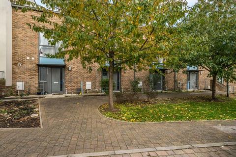 2 bedroom terraced house to rent, Caulfield Gardens, Pinner, HA5