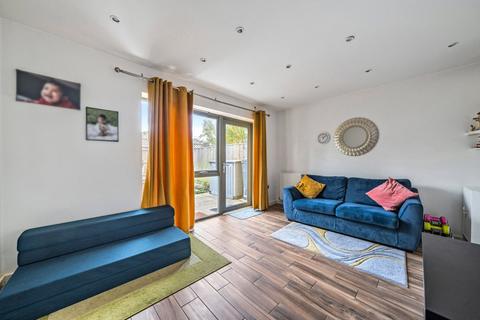 2 bedroom terraced house to rent, Caulfield Gardens, Pinner, HA5