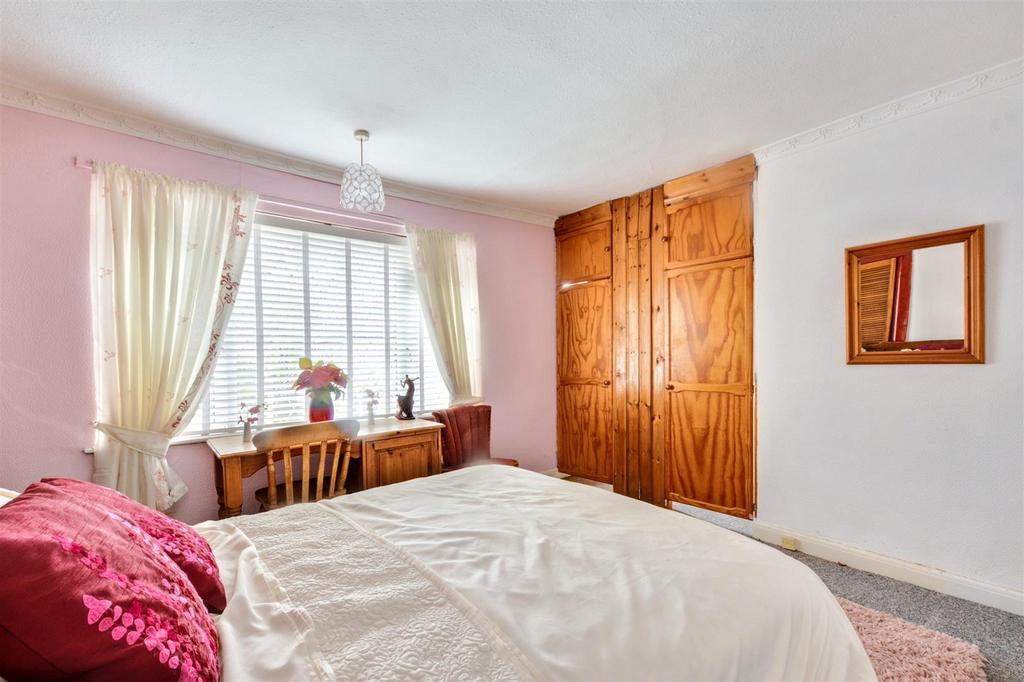 Bedroom 1 2.jpeg