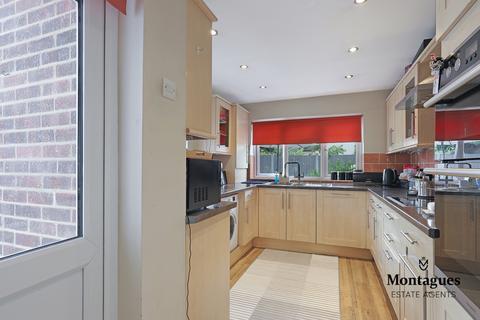 21 Forest Drive, Theydon Bois, Epping, CM16 7HA