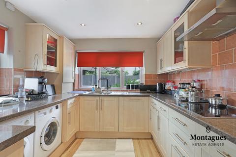 21 Forest Drive, Theydon Bois, Epping, CM16 7HA