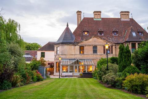 undefined, Manor Road, Wales