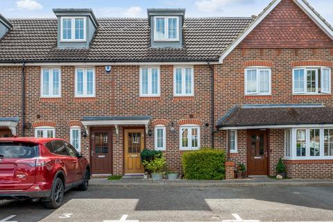 4 Canterbury Close, Worcester Park, KT4 8GR