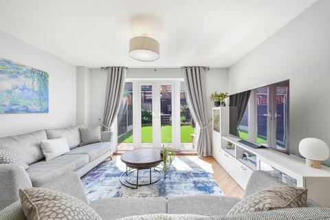4 Canterbury Close, Worcester Park, KT4 8GR
