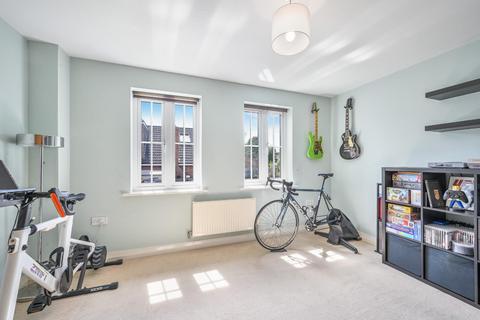 4 Canterbury Close, Worcester Park, KT4 8GR