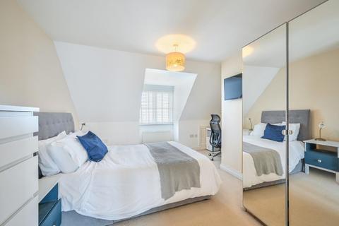 4 Canterbury Close, Worcester Park, KT4 8GR