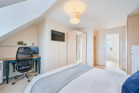4 Canterbury Close, Worcester Park, KT4 8GR